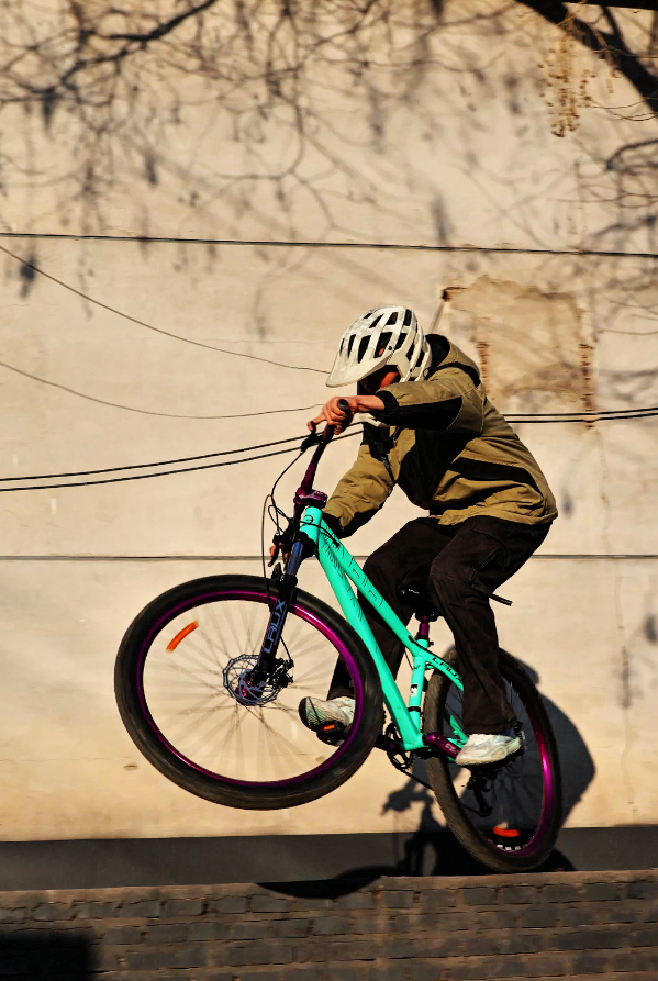 你的自行车水壶底部三角形内是哪个数字？